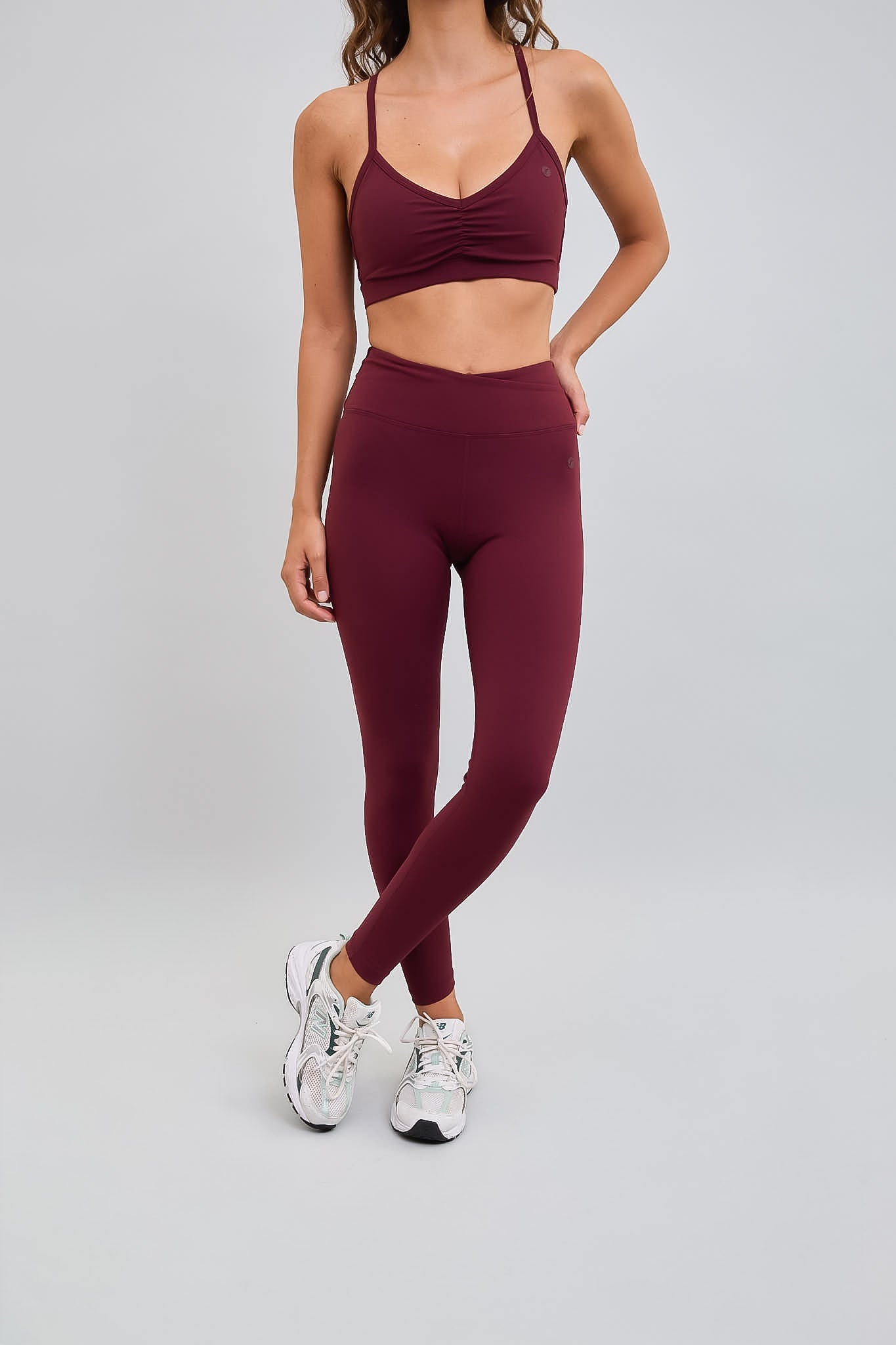 Calza Deportiva 7/8 Pretina Cruzada Tinto