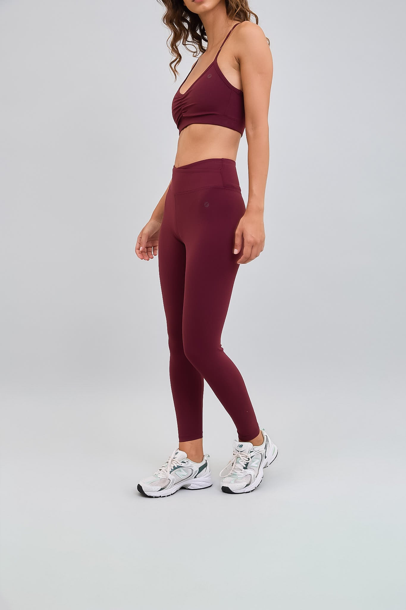 Calza Deportiva 7/8 Pretina Cruzada Tinto