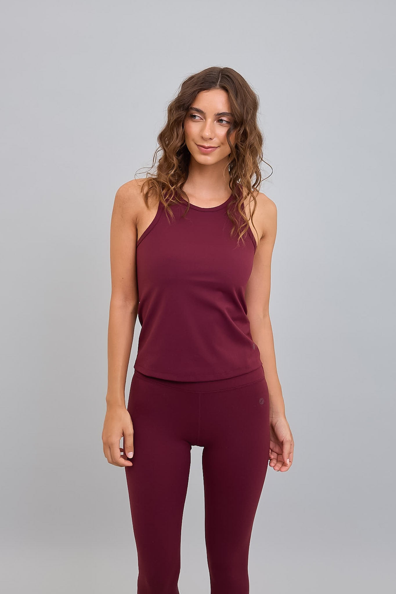 Polera Deportiva Elasticada Sin Mangas Emilia Tinto