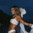 Top de Bikini Escote Semi Recto Tirante Ancho Anna Brillo Fiesta Blanco by Paula y Sofía Fernández