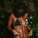 Top de Bikini Triangulo Amarrado al Cuello Becca Brillo Negro Tiger by Paula y Sofía Fernández