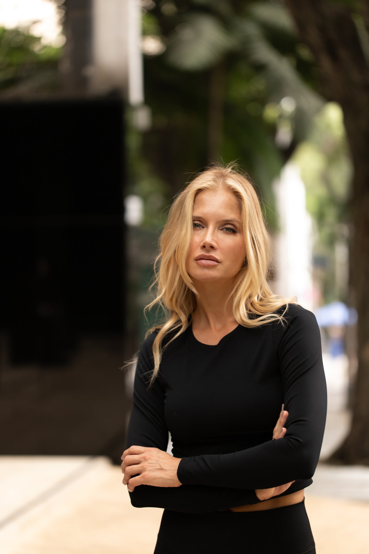 POLERA DEPORTIVA MANGA LARGA NEGRO