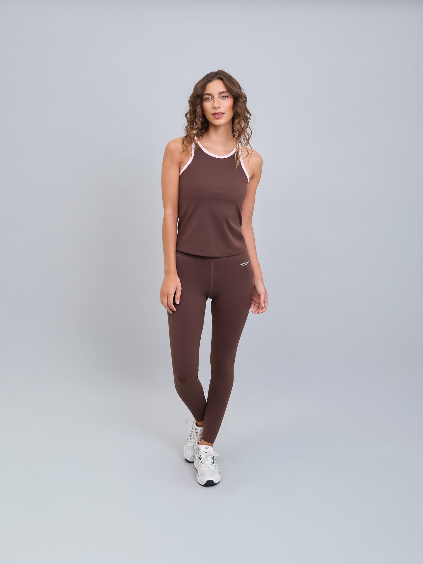 Polera Deportiva Elasticada Sin Mangas Emilia Chocolate Rosa