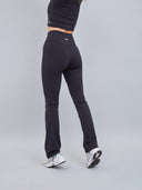 Calza Deportiva Tiro Alto Corte Recto Negro