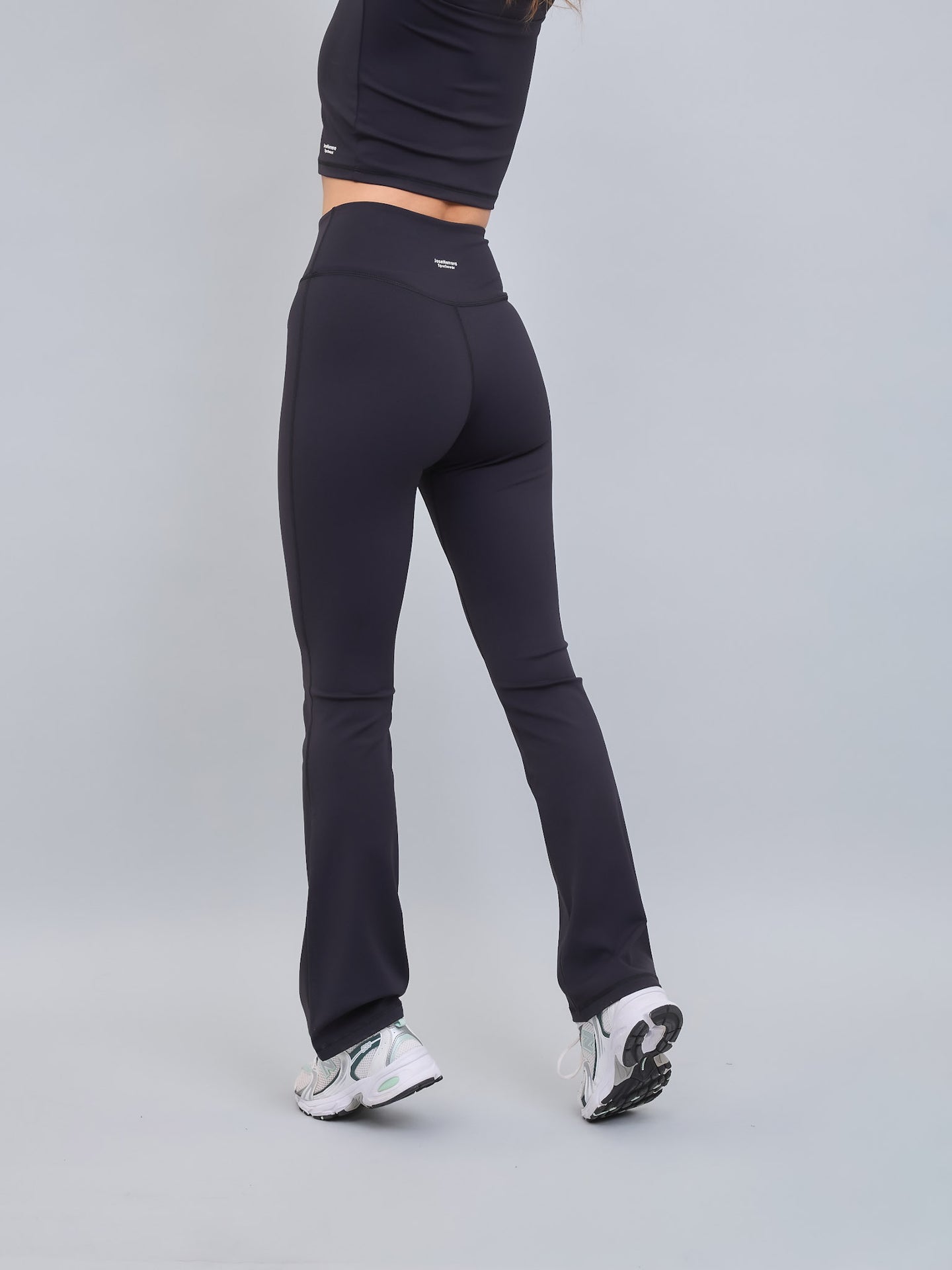 Calza Deportiva Tiro Alto Corte Recto Negro
