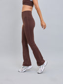 Calza Deportiva Tiro Alto Corte Recto Chocolate