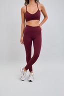 Calza Deportiva 7/8 Pretina Cruzada Tinto