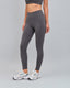 Calza Deportiva 7/8 Pretina Cruzada Gris Oscuro
