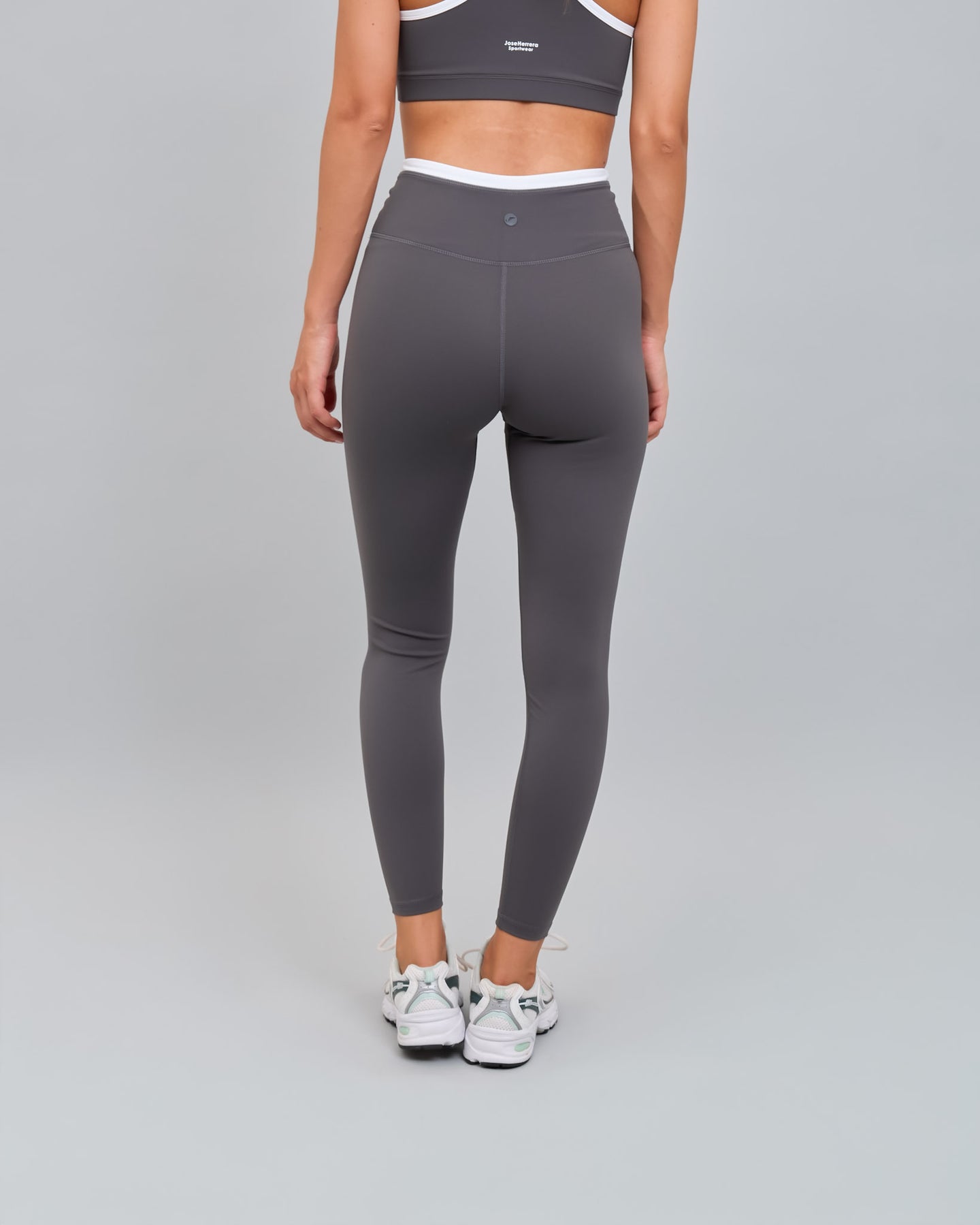 Calza Deportiva Mujer 7/8 Pretina Cruzada Bicolor Gris Blanco