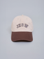 Gorro Tipo Jockey Bordado JHSW Crema Cafe Blanco