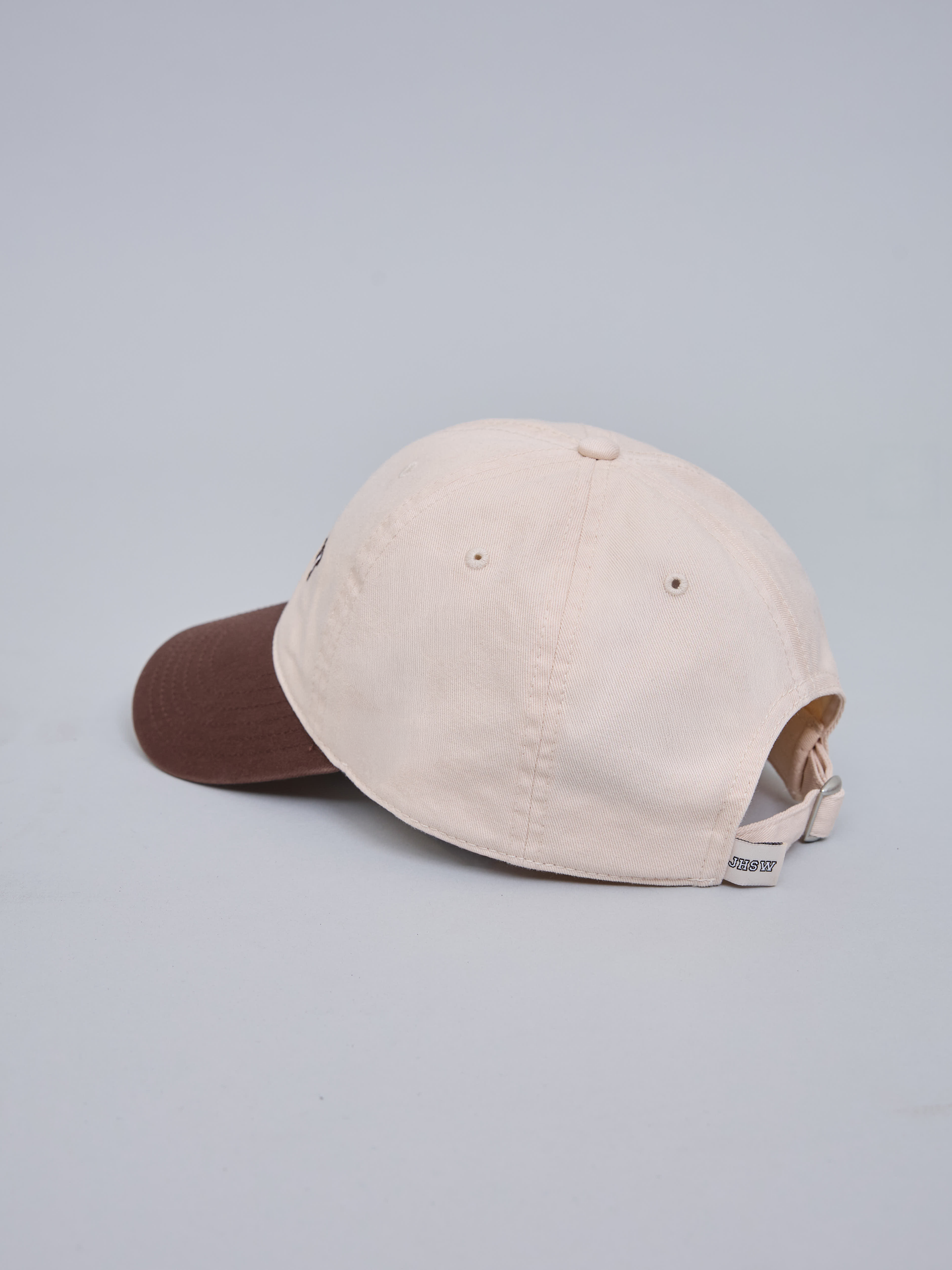 Gorro Tipo Jockey Bordado JHSW Crema Cafe Blanco